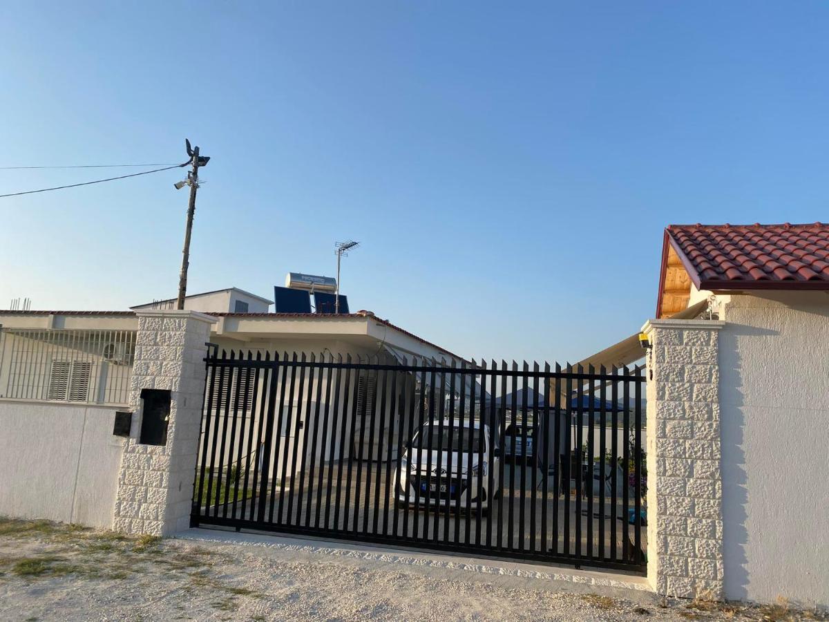 בראט Bujtina Cela מראה חיצוני תמונה